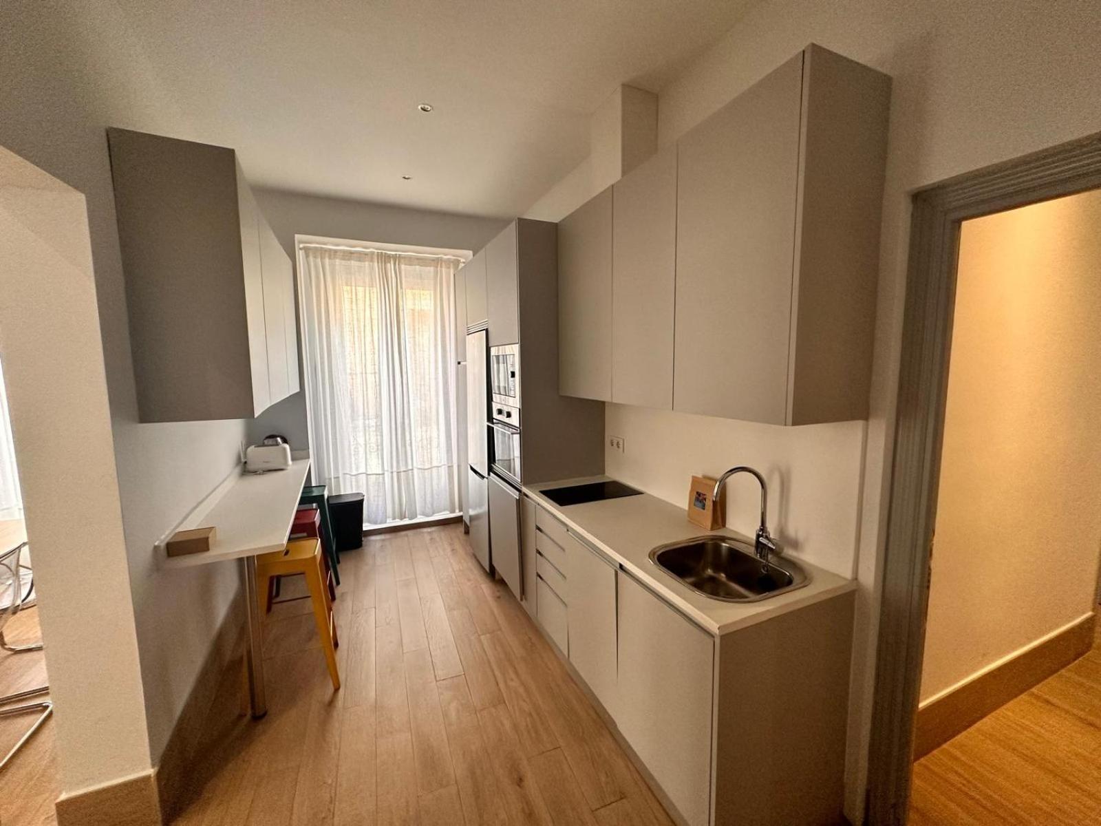 Amazing 3Bd 3Bth With 9 Balconies By Madrid4You Apartments Bagian luar foto