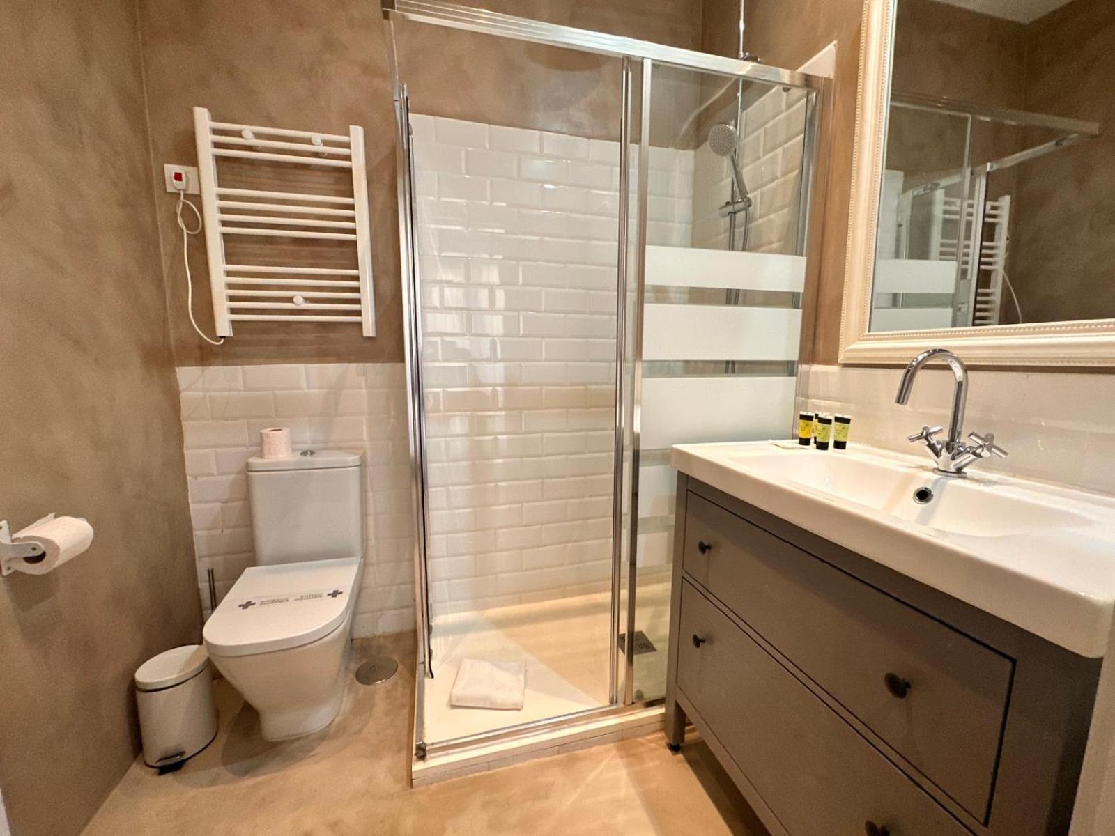 Amazing 3Bd 3Bth With 9 Balconies By Madrid4You Apartments Bagian luar foto