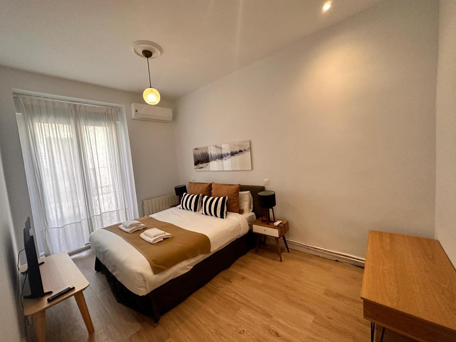 Amazing 3Bd 3Bth With 9 Balconies By Madrid4You Apartments Bagian luar foto